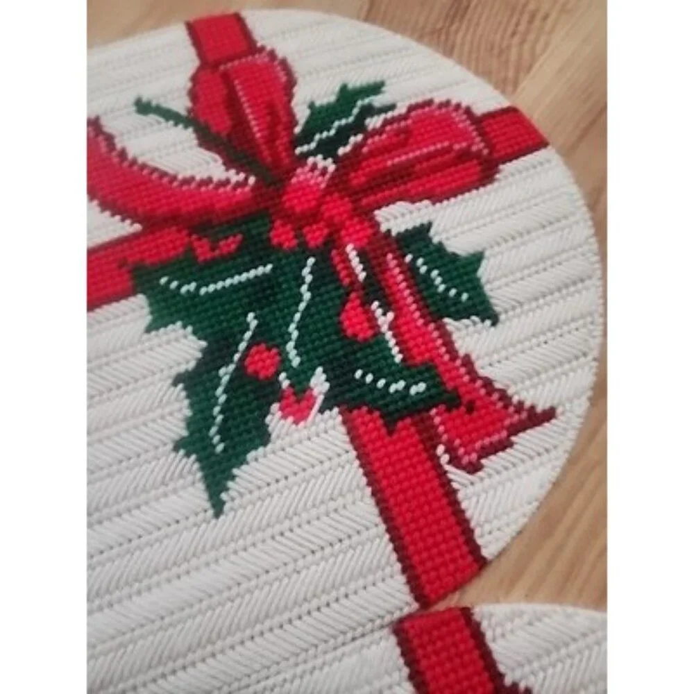 Vintage Christmas Handmade Holly Berry Bow Placemats Set of 2‎ Red Green White